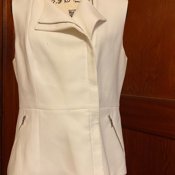 Asymmetrical Sleeveless Zip Top - Picture 5 of 12